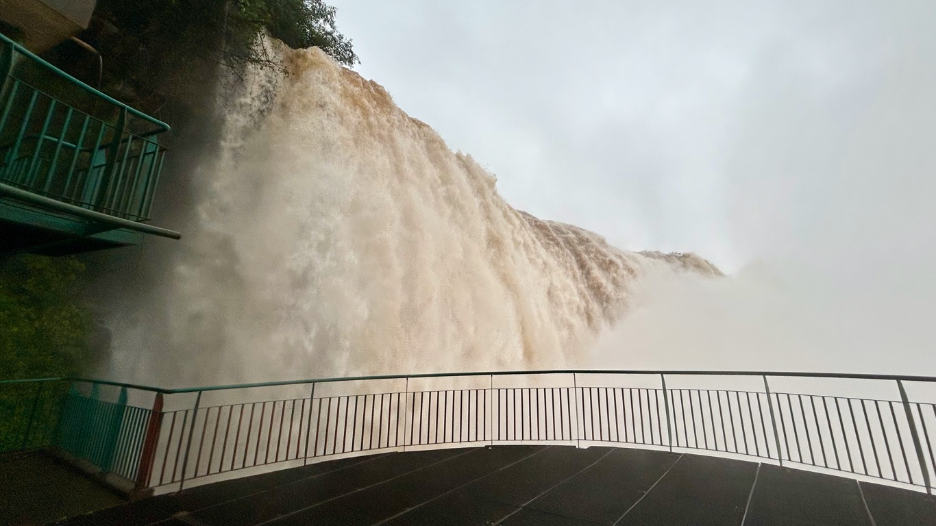 Grande vazão nas Cataratas do Iguaçu